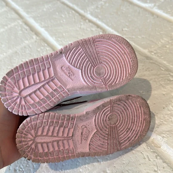 Nike Dunks Valentine’s Edition Toddler - Picture 9 of 9